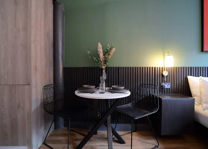 Stylish Northern Quarter Studio, Ideal For Leisure & Work Stays * Manchester