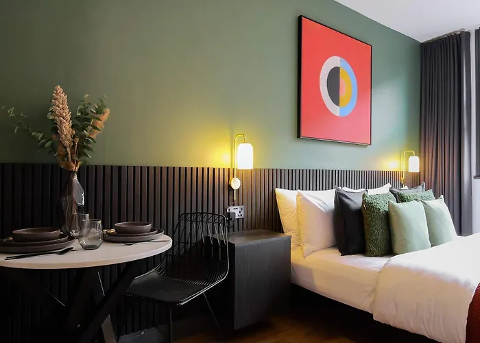 Stylish Northern Quarter Studio, Ideal For Leisure & Work Stays *