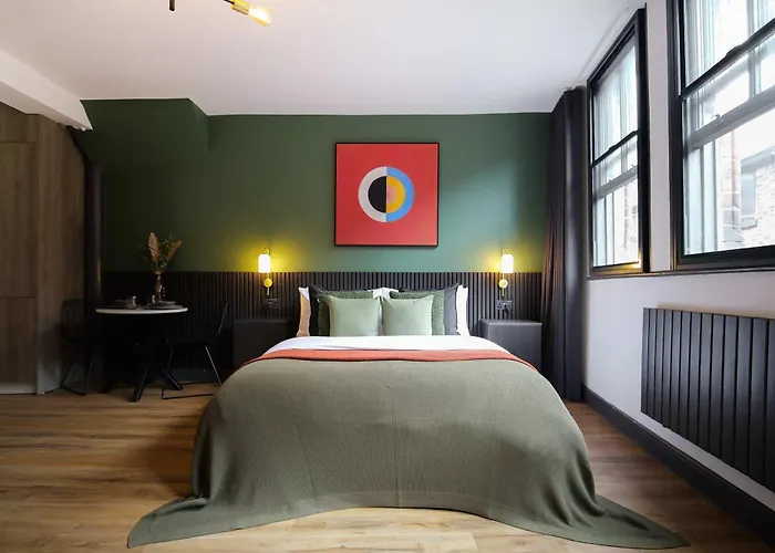 Stylish Northern Quarter Studio, Ideal For Leisure & Work Stays *