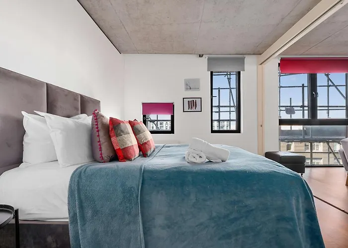 Stunning Canal Side Flat By Superhost Apartment