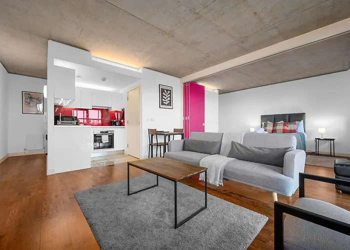 דירה Stunning Canal Side Flat By Superhost