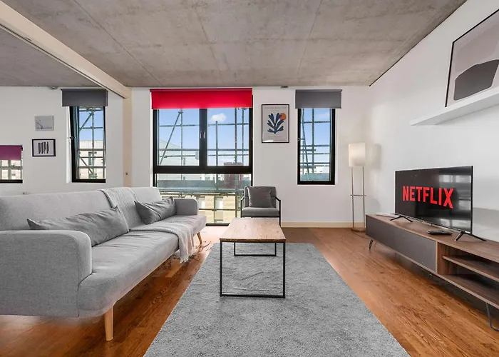 Stunning Canal Side Flat By Superhost Apartment