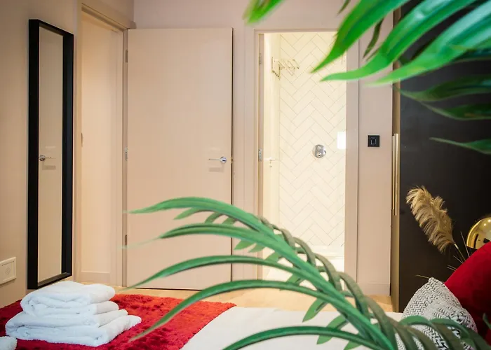 Stylish Escape - Walk To Chinatown Mánchester