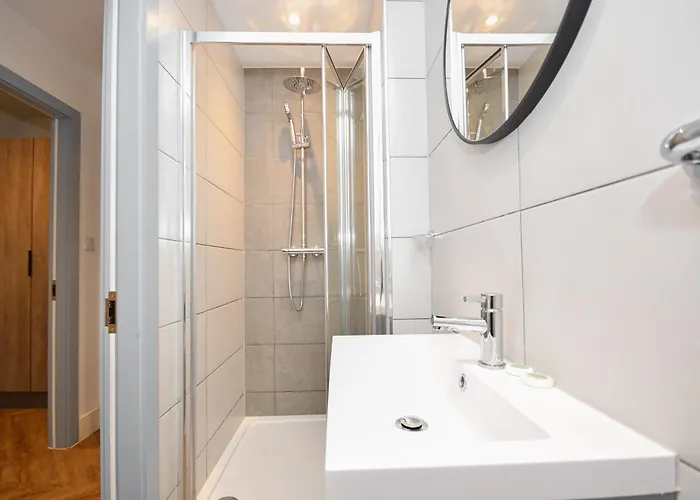 아파트 Sleek 2bed Flat In W Security *