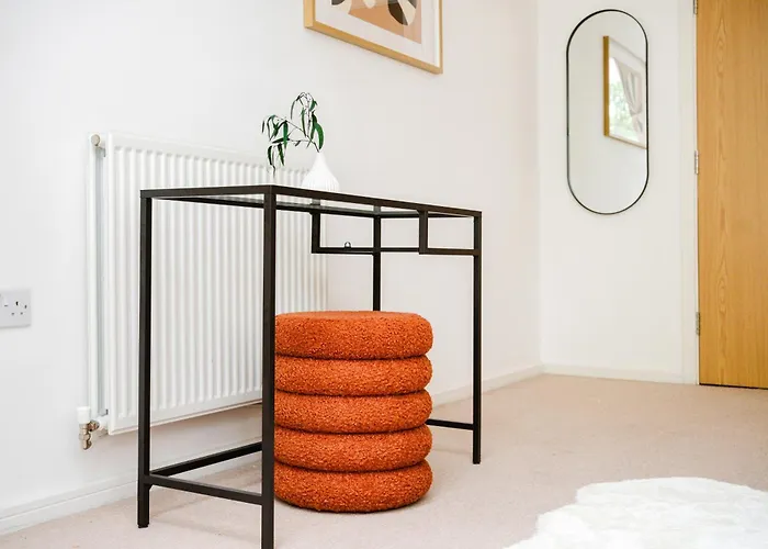 Stylish 4 Bedroom With Wifi, Free Parking And Close To Old Trafford アパート