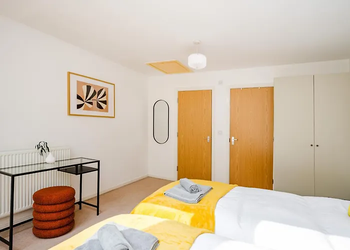 Stylish 4 Bedroom With Wifi, Free Parking And Close To Old Trafford 맨체스터