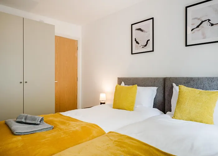 Stylish 4 Bedroom With Wifi, Free Parking And Close To Old Trafford * マンチェスター