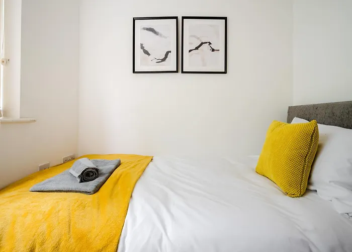 アパート Stylish 4 Bedroom With Wifi, Free Parking And Close To Old Trafford *