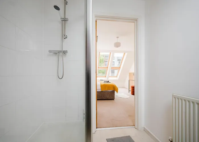 Apartman Stylish 4 Bedroom With Wifi, Free Parking And Close To Old Trafford Manchester