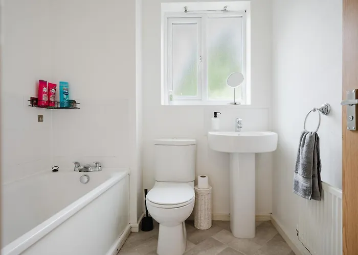 Stylish 4 Bedroom With Wifi, Free Parking And Close To Old Trafford * 맨체스터