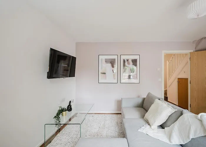 アパート Stylish 4 Bedroom With Wifi, Free Parking And Close To Old Trafford マンチェスター