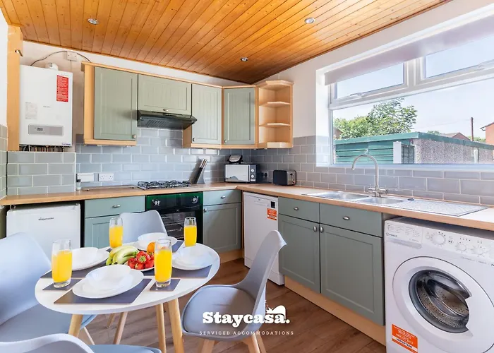 3-bedroom House W Free Parking Near Man… - 20042 Dom wakacyjny *