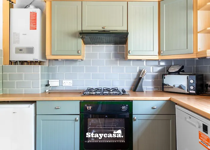 펜션 3-bedroom House W Free Parking, Near Man Airport! *