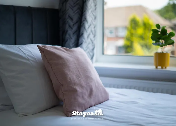 3-bedroom House W Free Parking, Near Man Airport! 맨체스터