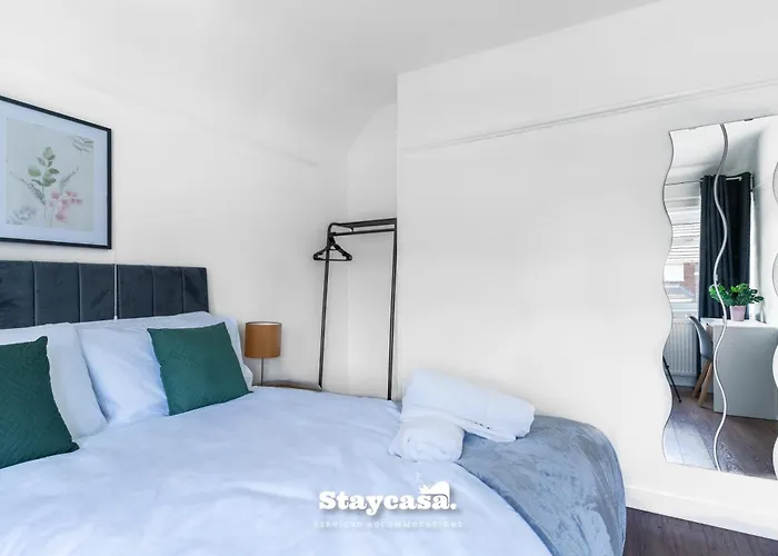 Сasa de vacaciones 3-bedroom House W Free Parking Near Man… - 20042 Mánchester