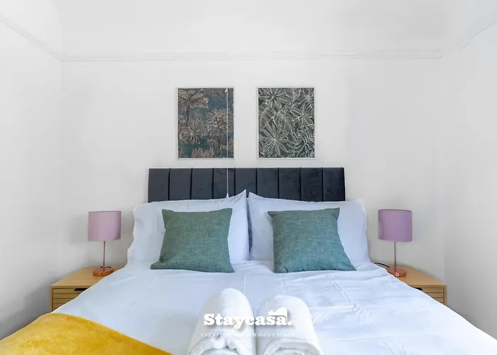 3-bedroom House W Free Parking, Near Man Airport! 맨체스터