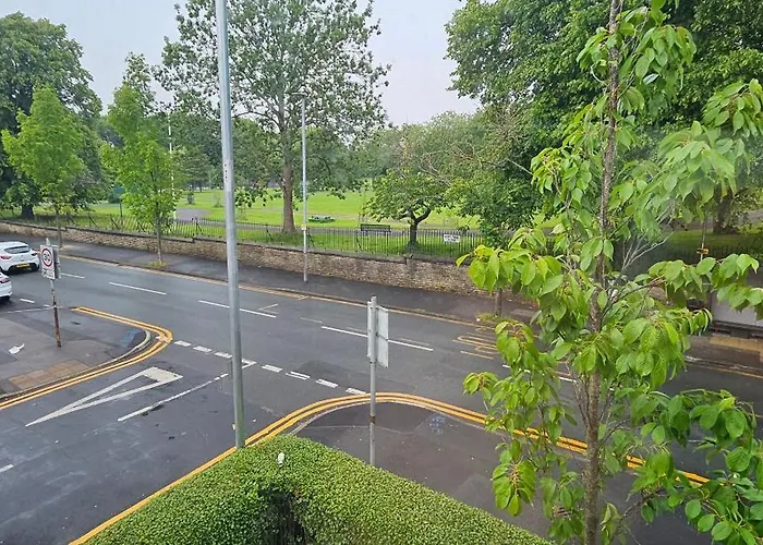 Feriehus Full With Free Parking In Moss Bank, Crumpsall,