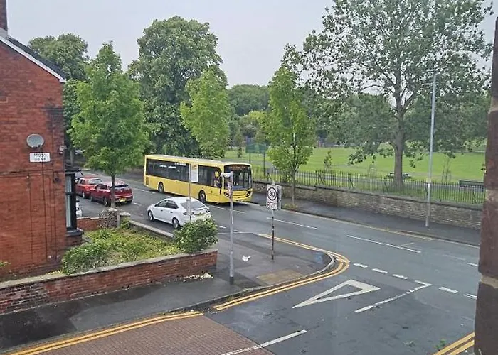 Prázdninový dům Full With Free Parking In Moss Bank, Crumpsall, Manchester