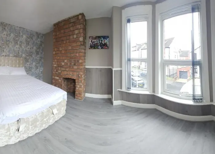 Full With Free Parking In Moss Bank, Crumpsall, Semesterbostad *