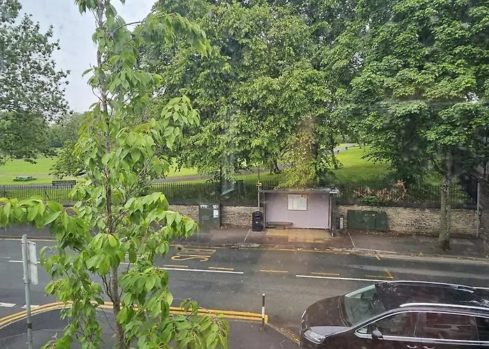 Full With Free Parking In Moss Bank, Crumpsall,