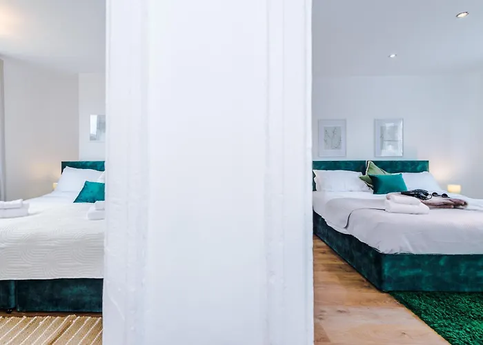 Driveway Stunning 3bedroom In Withington Tatil Evi