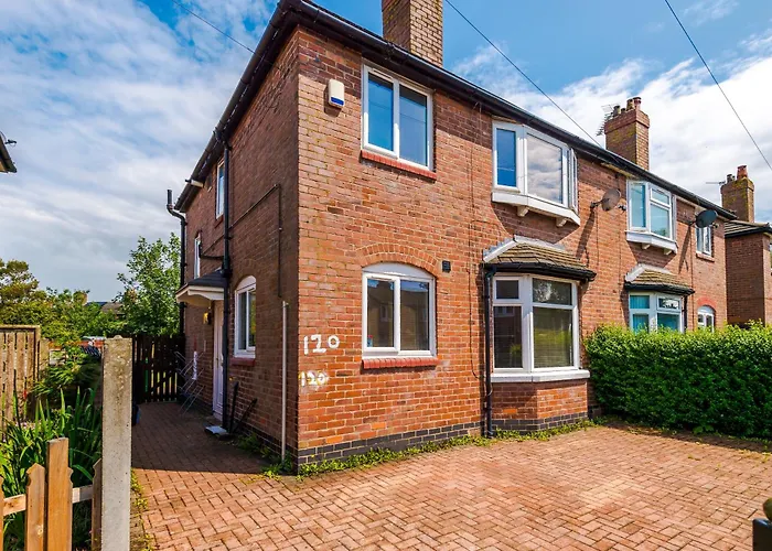 Driveway Stunning 3bedroom In Withington