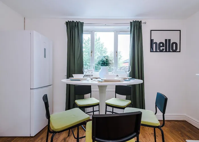 Driveway Stunning 3bedroom In Withington *