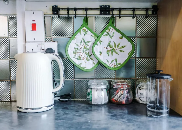 Driveway Stunning 3bedroom In Withington Manchester