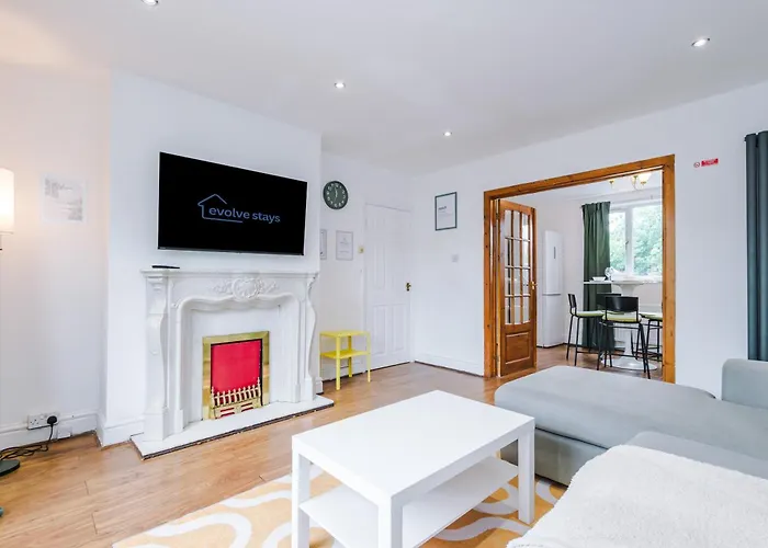 Driveway Stunning 3bedroom In Withington *