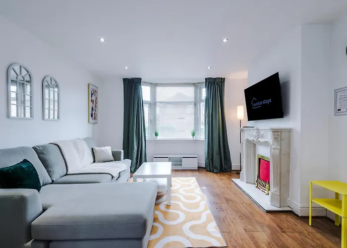 Driveway Stunning 3bedroom In Withington Manchester