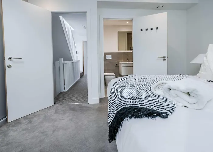 بيت للعطل The Hidden - 4br Townhome Roof مانشستر