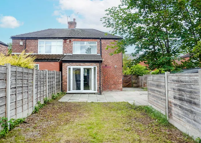 Spacious 3br Near Etihad And Coop Live - Free Parking!