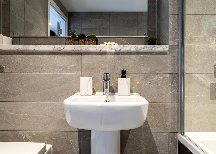 Centre , Old Trafford , Gym *