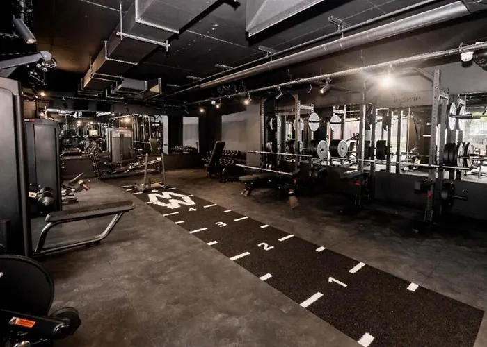 Centre , Old Trafford , Gym *