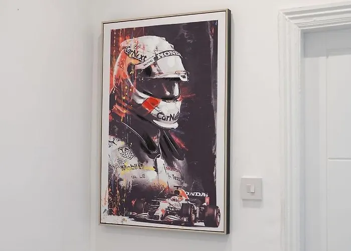 Luxury 1-bed Near Mcr Hospital & Centre דירה