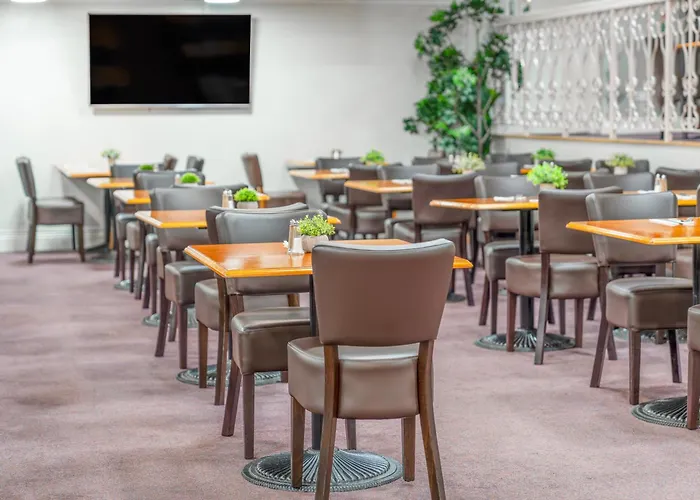 Britannia Centre Отель 3*