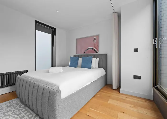 Stunning Luxury Townhouse In Centre Of *