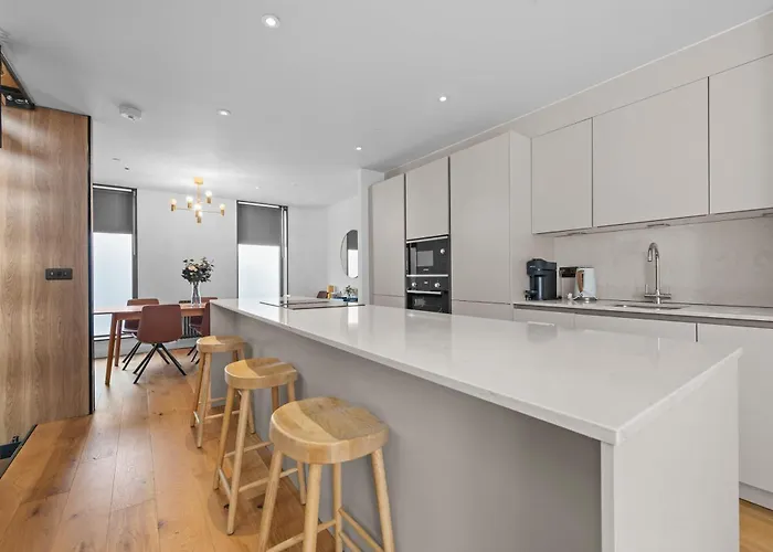 Stunning Luxury Townhouse In Centre Of * Manchester