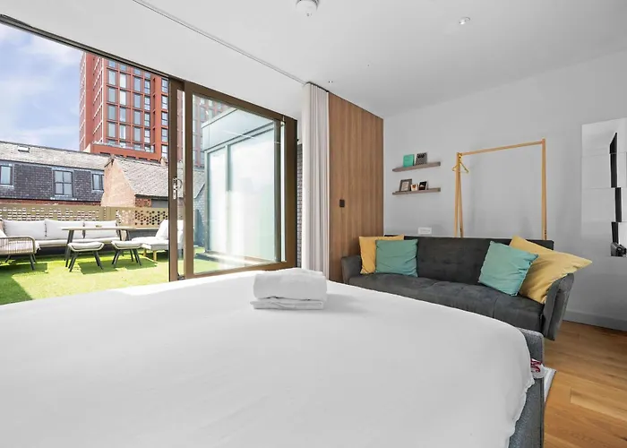 Stunning Luxury Townhouse In Centre Of Manchester