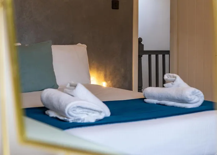 Modern Centre Townhouse Sleeps 10 & Parking *