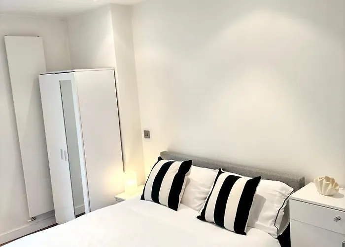 The Lowry River Executive 2 Bed *