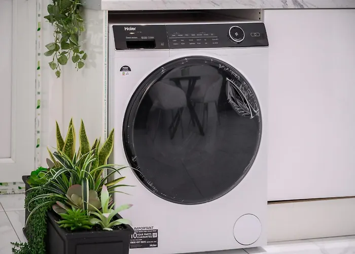 Sluxe 4mins To Etihad Stadium And Coop Live *