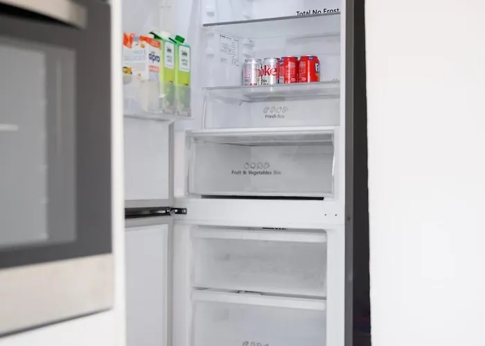 Sluxe 4mins To Etihad Stadium And Coop Live