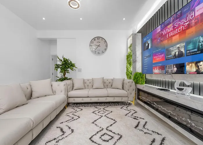 Sluxe 4mins To Etihad Stadium And Coop Live *