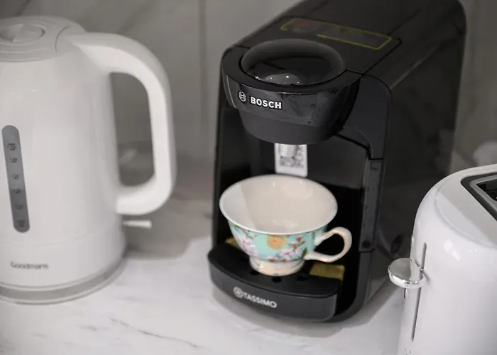 Sluxe 4mins To Etihad Stadium And Coop Live