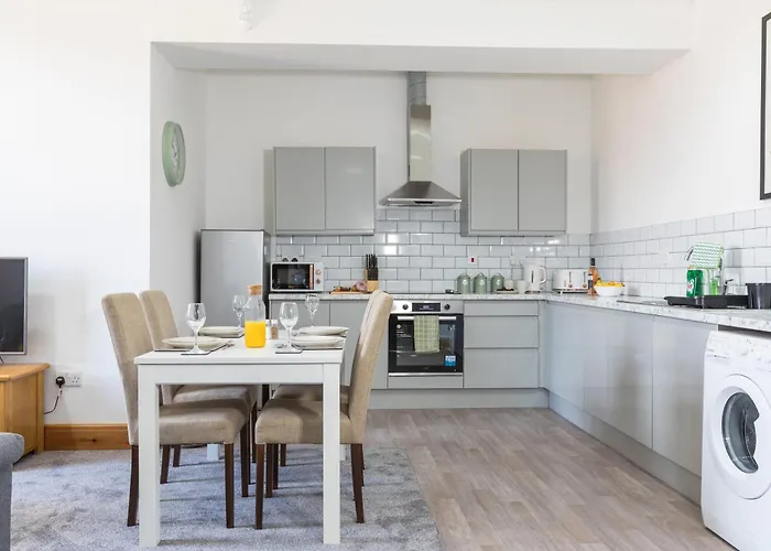 Retreat, Free Parking & Sleeps 5 Apartament *