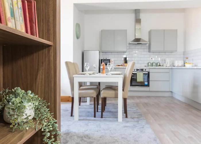 Retreat, Free Parking & Sleeps 5