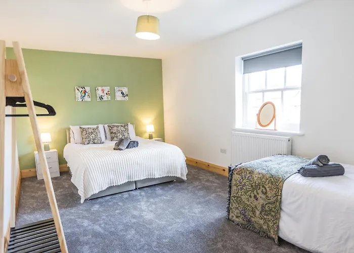 Retreat, Free Parking & Sleeps 5 *