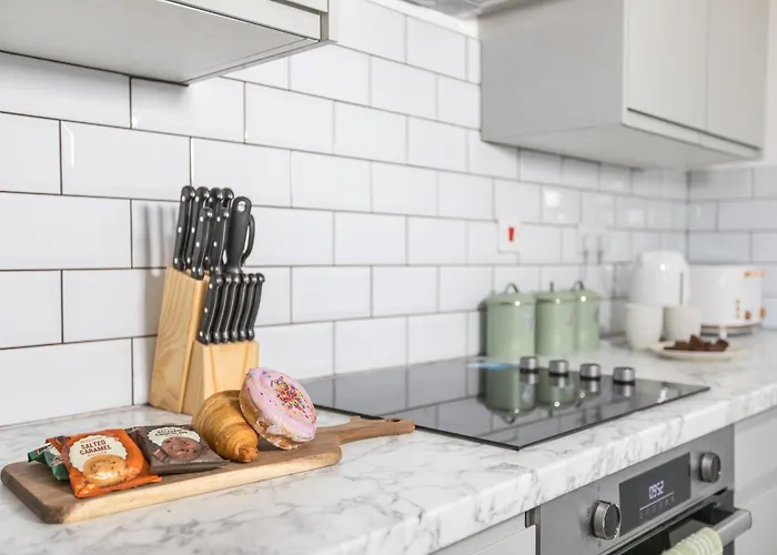 Retreat, Free Parking & Sleeps 5 Apartament *