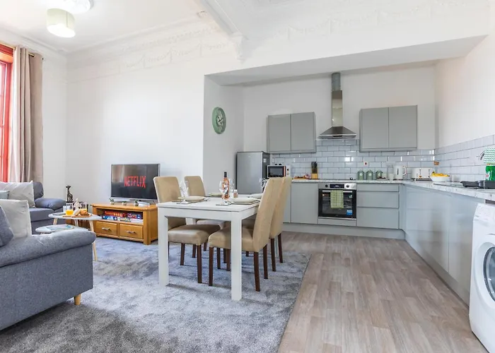 Retreat, Free Parking & Sleeps 5 Apartamento